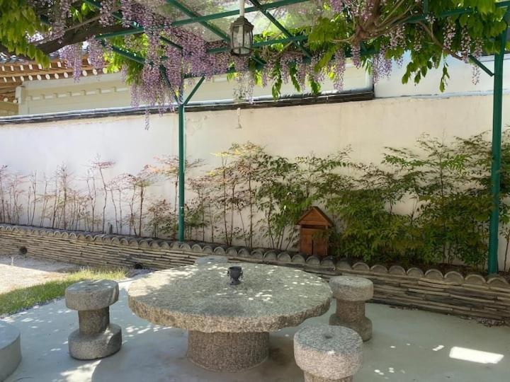 Adam Guesthouse Kjongdzsu Kültér fotó