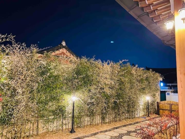 Adam Guesthouse Kjongdzsu Kültér fotó
