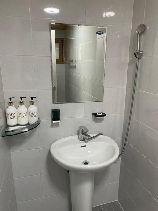 Adam Guesthouse Kjongdzsu Kültér fotó