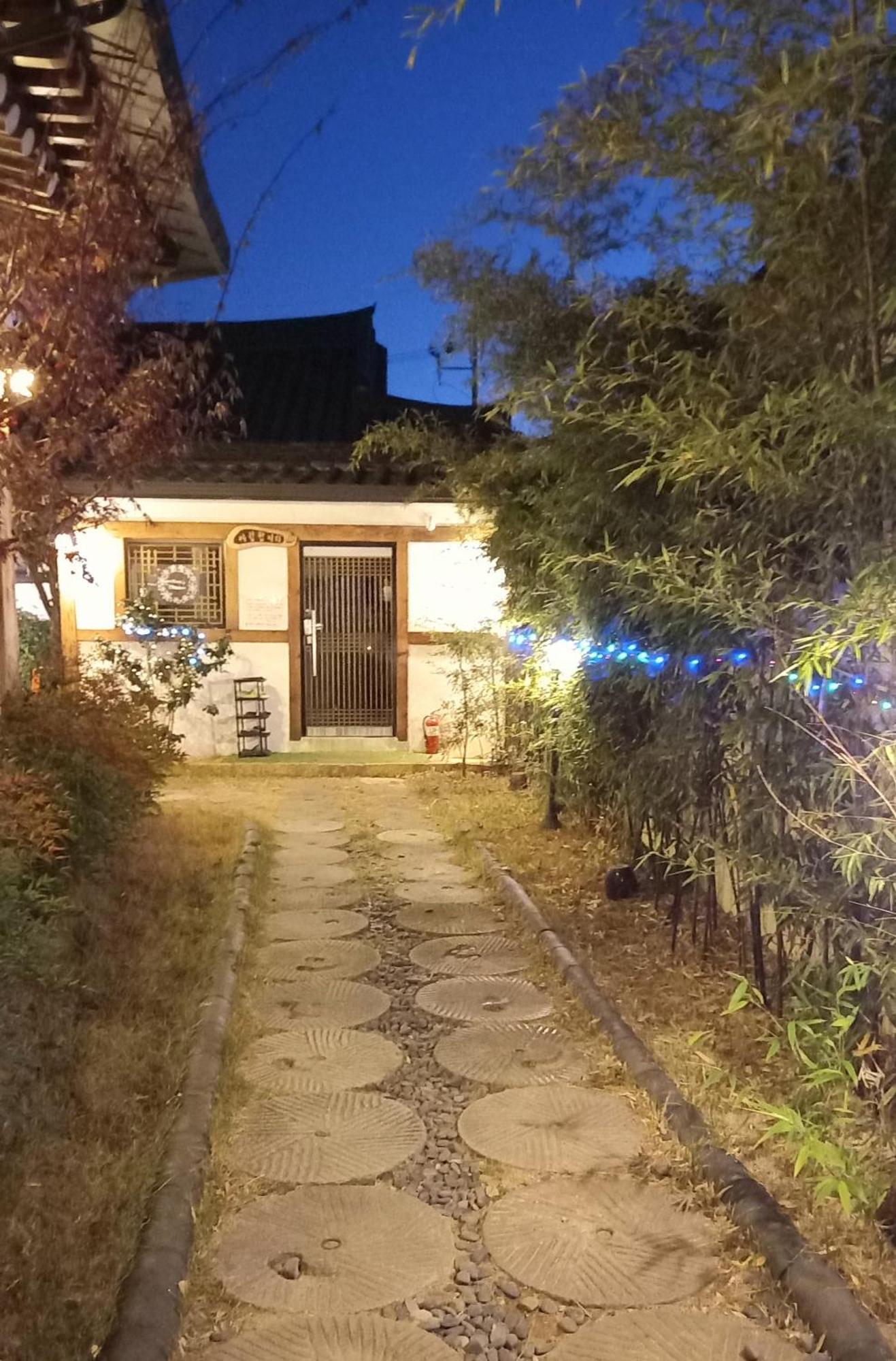 Adam Guesthouse Kjongdzsu Szoba fotó
