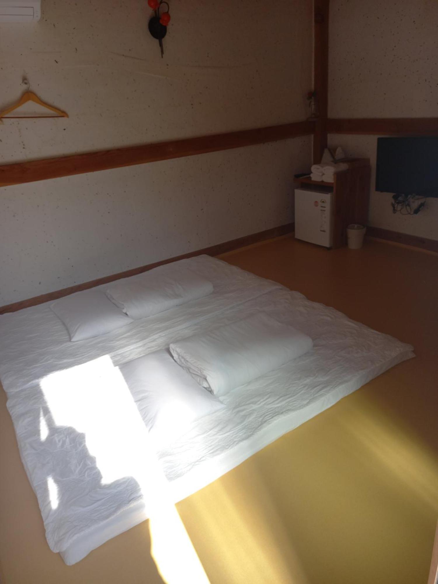 Adam Guesthouse Kjongdzsu Kültér fotó