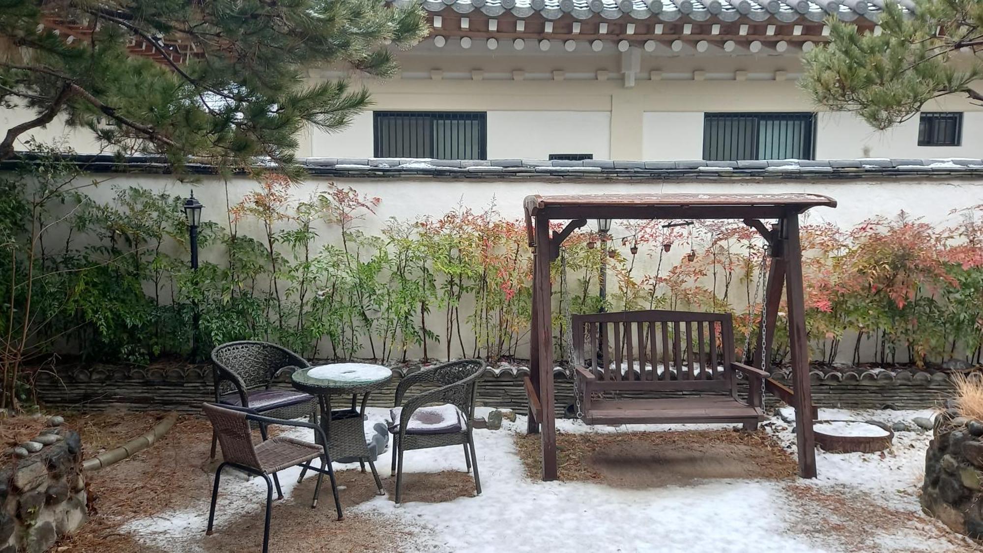 Adam Guesthouse Kjongdzsu Kültér fotó