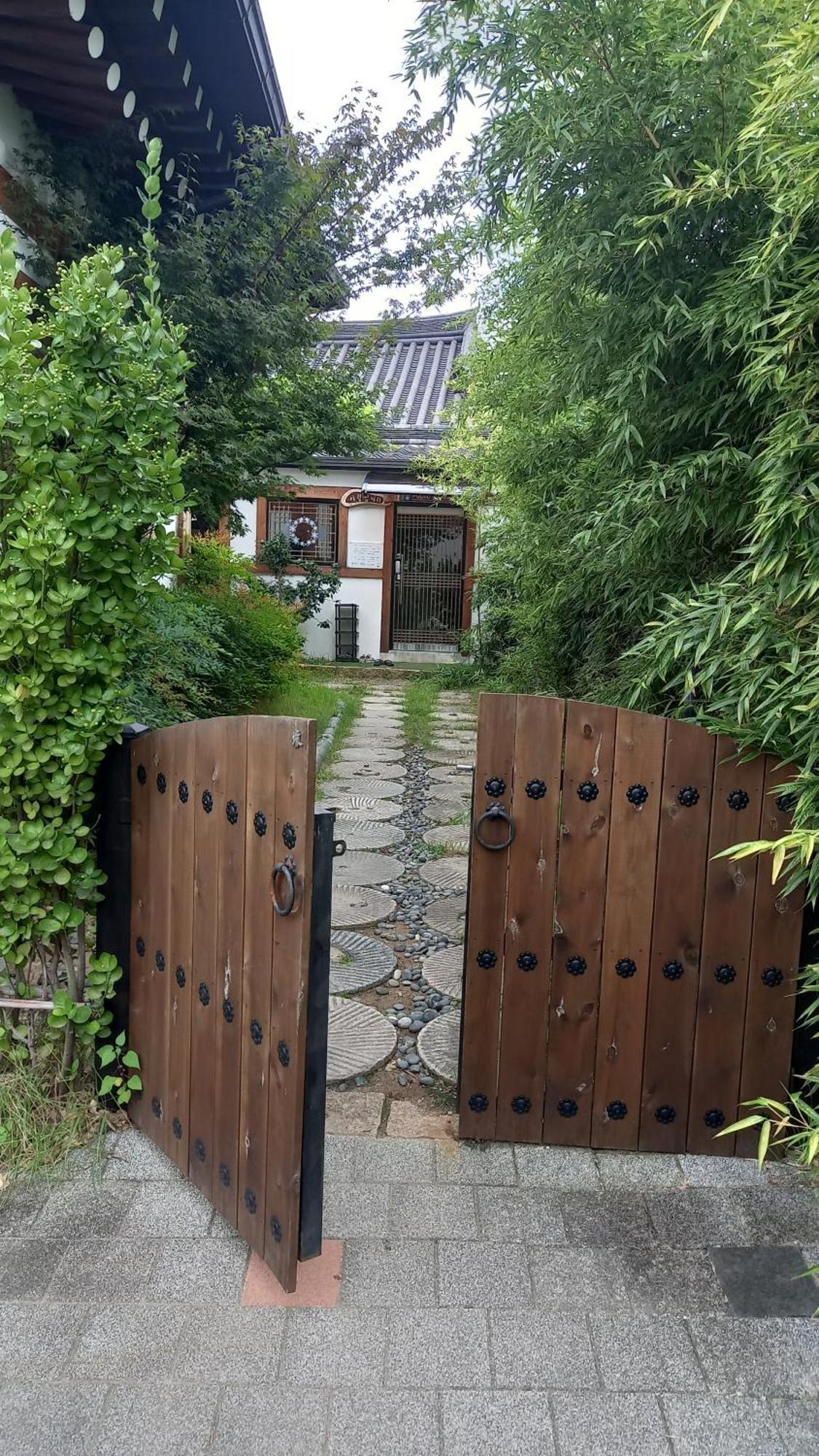 Adam Guesthouse Kjongdzsu Kültér fotó